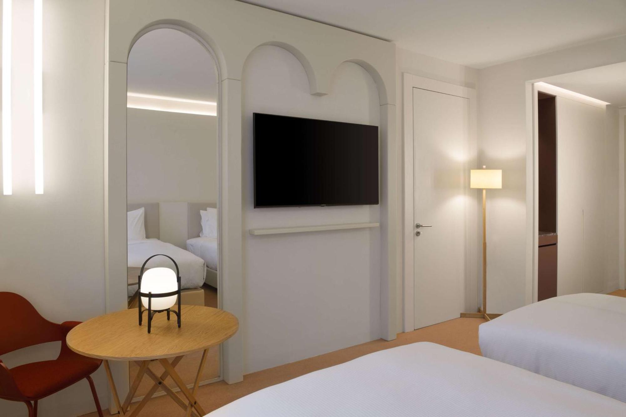 Doubletree By Hilton Ben Guerir Hotel & Residences Benguerir Exterior foto