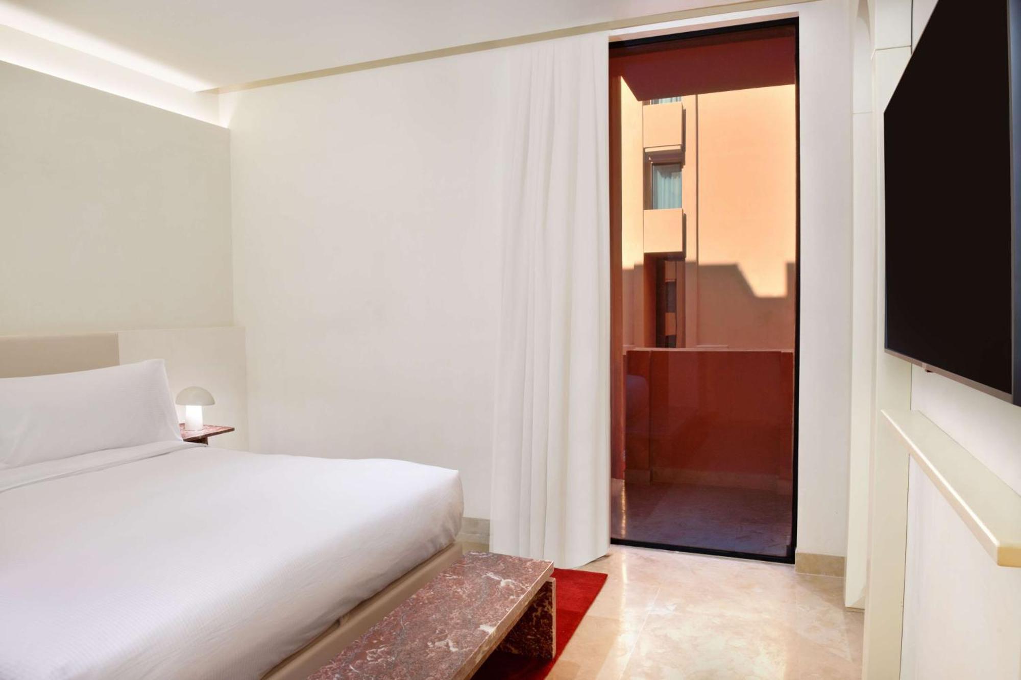 Doubletree By Hilton Ben Guerir Hotel & Residences Benguerir Exterior foto