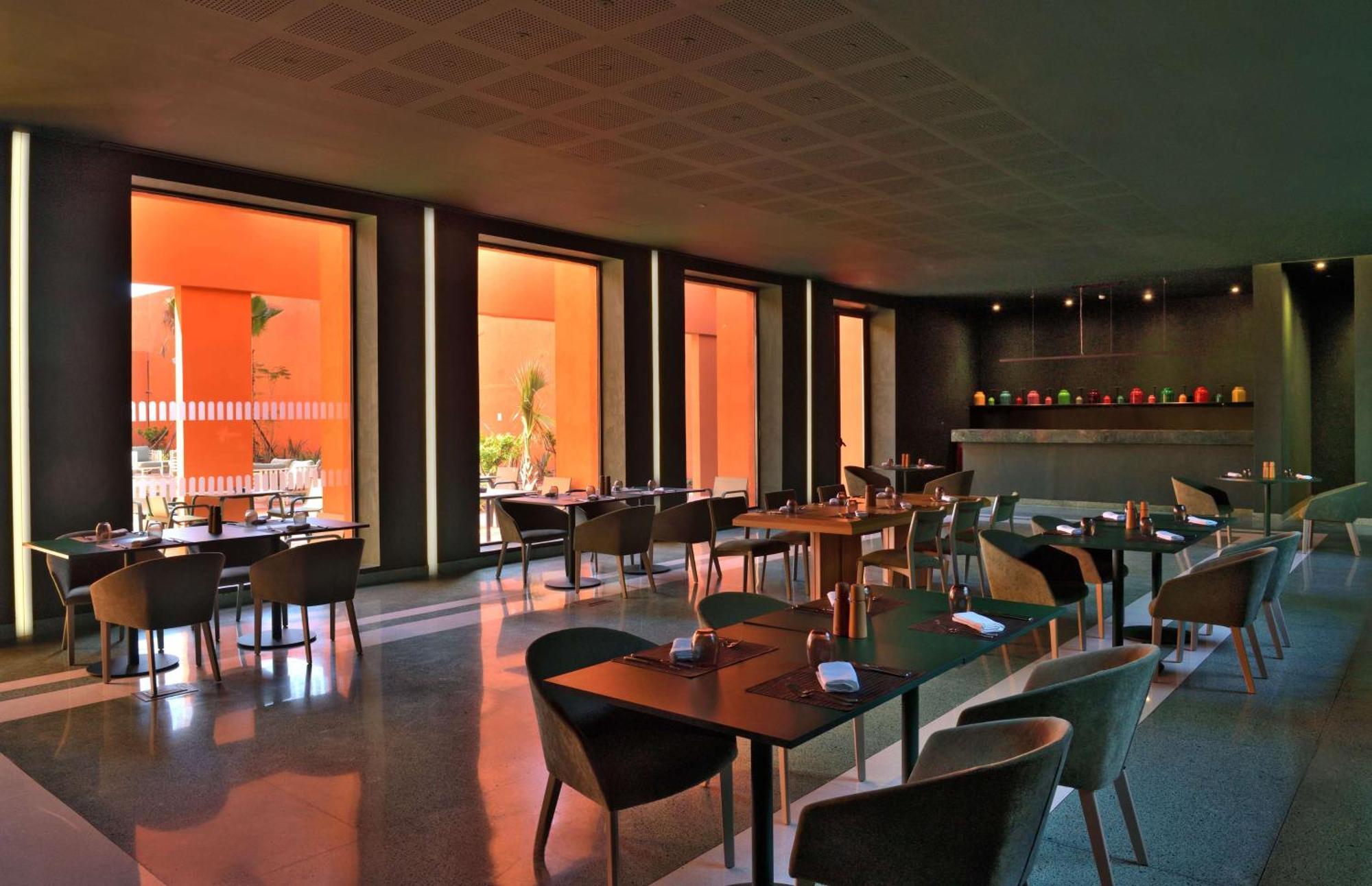 Doubletree By Hilton Ben Guerir Hotel & Residences Benguerir Exterior foto