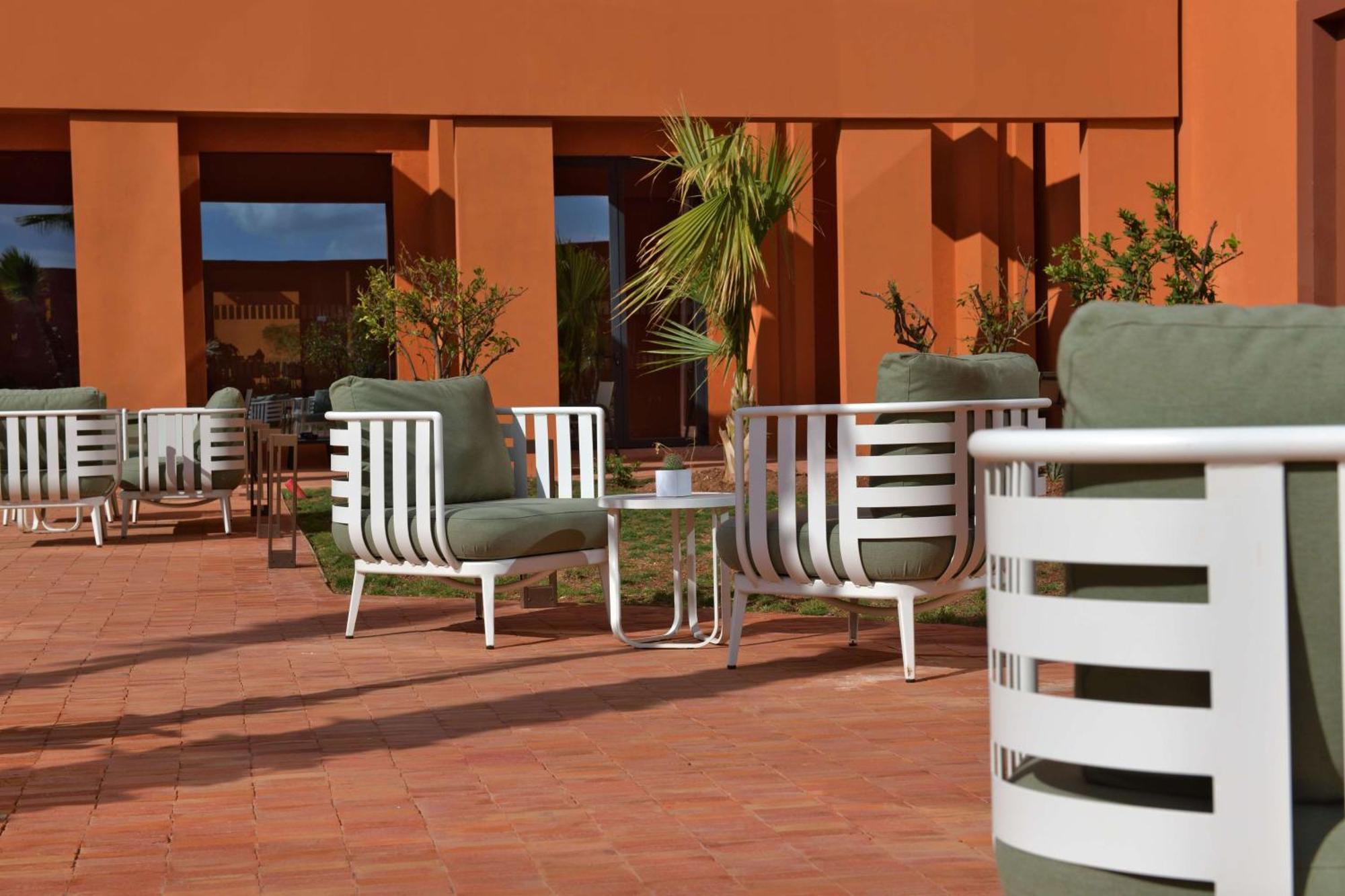 Doubletree By Hilton Ben Guerir Hotel & Residences Benguerir Exterior foto